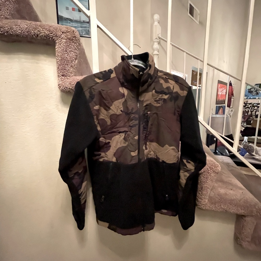 THE NORTH FACE JACKET - Camo/Black - Size: Small